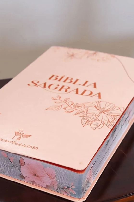 Produto Bíblia Sagrada Tradução oficial da CNBB - Luxo - Letra grande - Feminina 6ª Edição